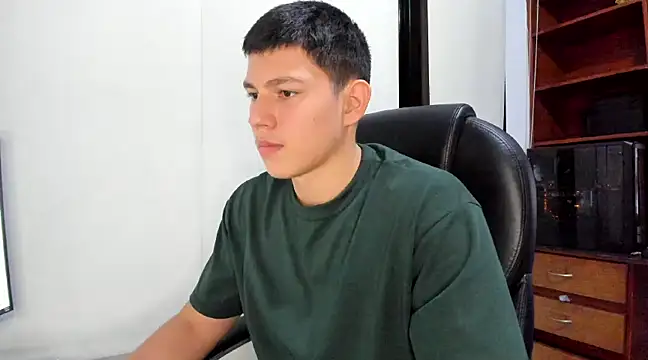 Snapshot of JamesCr_ chatting on March 2025 10:53:01 PM JamesCr online show from March 2025 10:53:01 PM