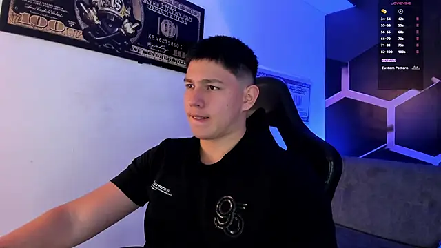 Snapshot of JamesCr_ chatting on September 2025 02:55:01 AM JamesCr online show from September 2025 02:55:01 AM