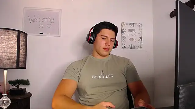 Snapshot of JamesCr_ chatting on October 2025 02:42:02 AM JamesCr online show from October 2025 02:42:02 AM