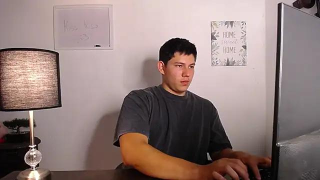 Snapshot of JamesCr_ chatting on October 2025 11:03:01 PM JamesCr online show from October 2025 11:03:01 PM