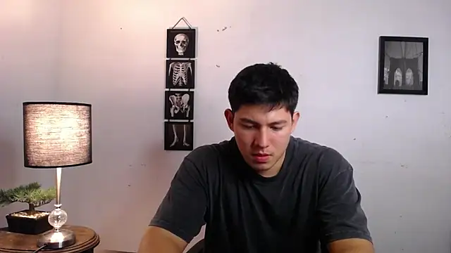 JamesCr  online show from November 2025 02:44:02 AM