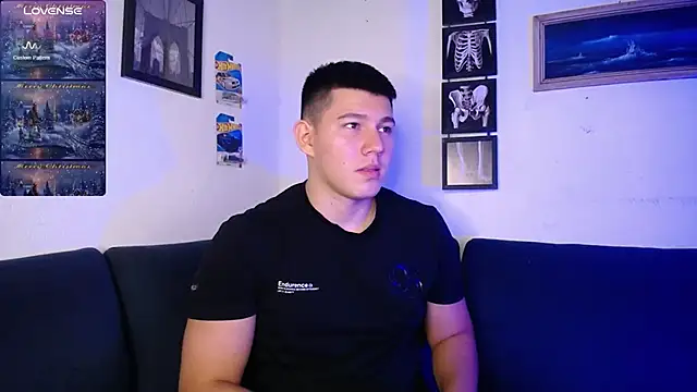 JamesCr  online show from December 2025 12:18:02 AM