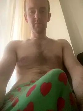 Snapshot of LynnAhNight chatting on October 2025 04:10:01 AM LynnAhNight online show from October 2025 04:10:01 AM