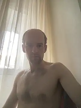 Snapshot of LynnAhNight chatting on October 2025 04:22:01 AM LynnAhNight online show from October 2025 04:22:01 AM