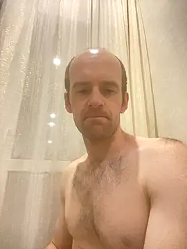 Snapshot of LynnAhNight chatting on October 2025 02:42:01 AM LynnAhNight online show from October 2025 02:42:01 AM