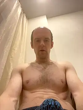 Snapshot of LynnAhNight chatting on October 2025 03:07:02 AM LynnAhNight online show from October 2025 03:07:02 AM