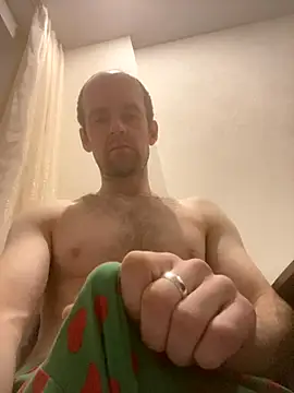 Snapshot of LynnAhNight chatting on October 2025 03:09:02 AM LynnAhNight online show from October 2025 03:09:02 AM