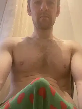 Snapshot of LynnAhNight chatting on October 2025 04:13:01 AM LynnAhNight online show from October 2025 04:13:01 AM