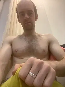 Snapshot of LynnAhNight chatting on October 2025 03:19:01 AM LynnAhNight online show from October 2025 03:19:01 AM