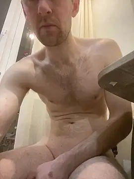 LynnAhNight online show from February 2026 03:32:02 AM