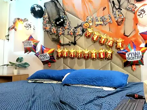 AzunaStar online show from October 2025 09:59:02 PM