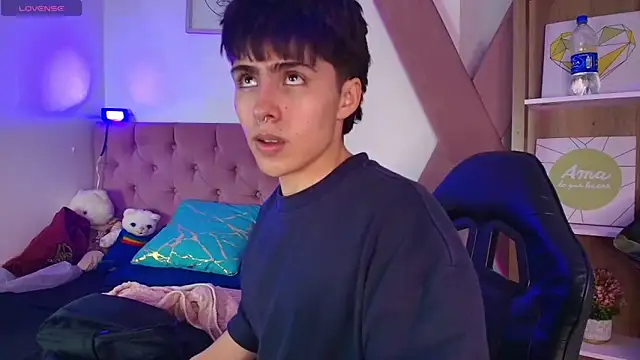 Snapshot of PepperTwink chatting on October 2025 04:58:02 PM PepperTwink online show from October 2025 04:58:02 PM