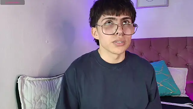 Snapshot of PepperTwink chatting on October 2025 04:29:01 PM PepperTwink online show from October 2025 04:29:01 PM