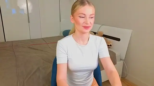 AnitaLamb online show from November 2025 04:44:02 AM