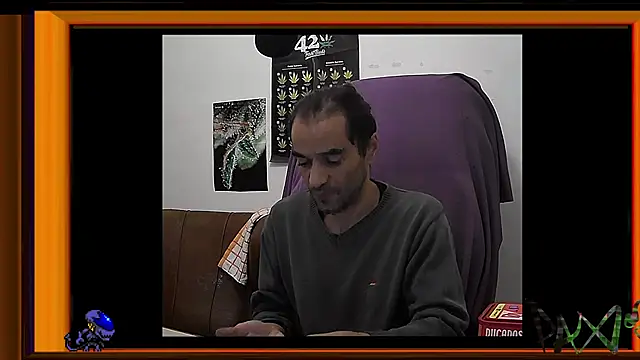 Snapshot of ReyDeBotones chatting on November 2025 12:44:01 AM ReyDeBotones online show from November 2025 12:44:01 AM