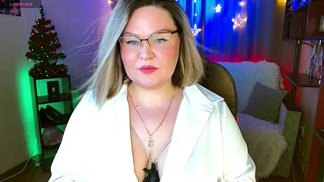 Vivien  wet online show from December 2025 04:03:02 PM