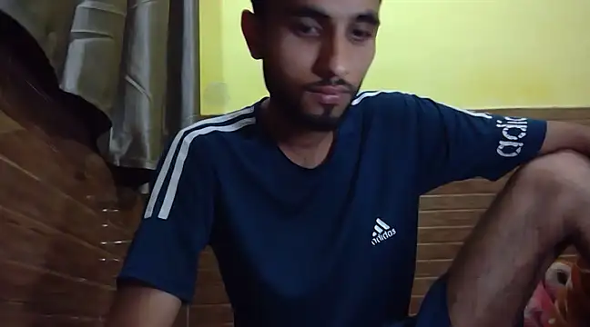 Snapshot of Queen_Couple chatting on February 2025 04:59:02 PM Queen Couple online show from February 2025 04:59:02 PM