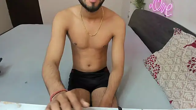 Snapshot of Queen_Couple chatting on November 2025 06:23:02 AM Queen Couple online show from November 2025 06:23:02 AM