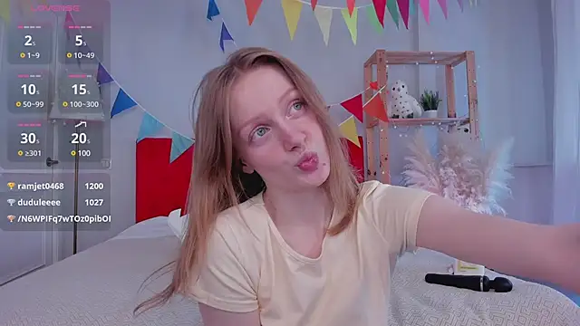 MollyCutiePie online show from March 2025 11:51:01 AM