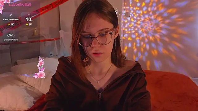 Mia Luw online show from November 2025 03:52:02 AM