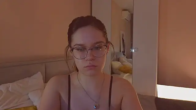 Mia Luw online show from February 2026 03:55:02 AM