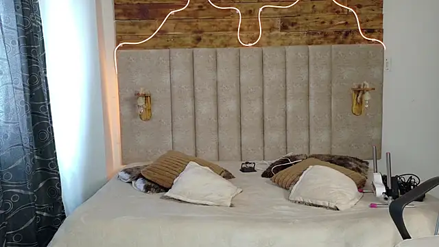 Alektra bryce online show from September 2025 08:08:02 PM