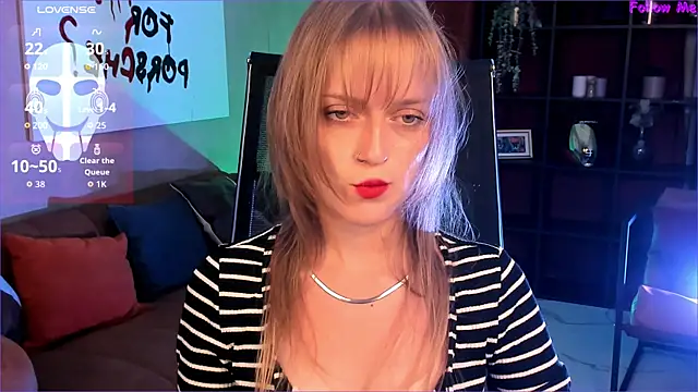 Snapshot of KiraMontoya chatting on September 2025 05:35:02 PM KiraMontoya online show from September 2025 05:35:02 PM
