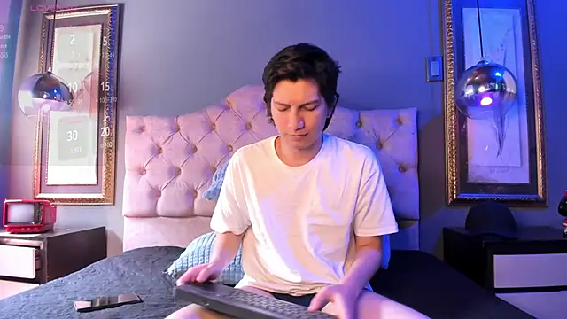 Snapshot of Golden-Boyy chatting on February 2025 03:15:02 PM Golden-Boyy online show from February 2025 03:15:02 PM