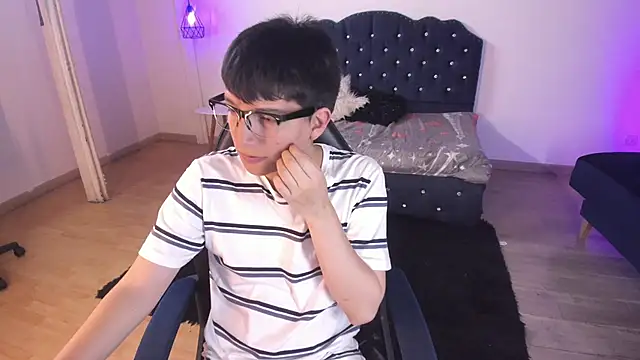 Snapshot of Golden-Boyy chatting on September 2025 03:39:01 AM Golden-Boyy online show from September 2025 03:39:01 AM