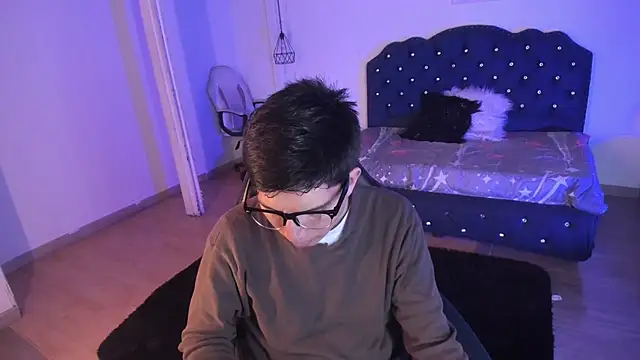 Snapshot of Golden-Boyy chatting on September 2025 03:32:01 AM Golden-Boyy online show from September 2025 03:32:01 AM