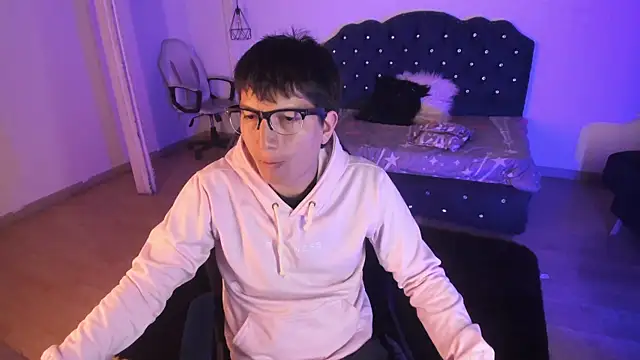 Snapshot of Golden-Boyy chatting on September 2025 03:21:02 AM Golden-Boyy online show from September 2025 03:21:02 AM