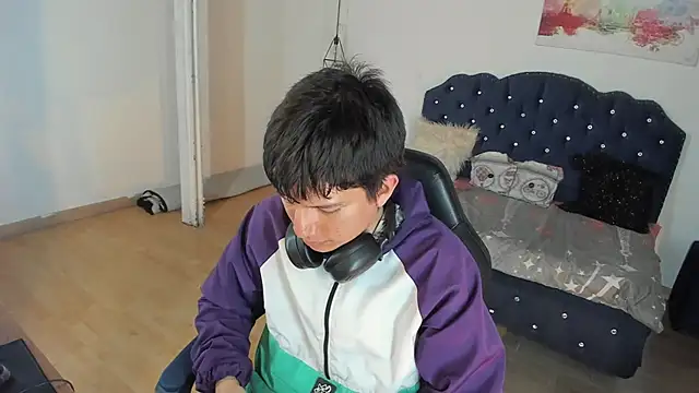 Snapshot of Golden-Boyy chatting on October 2025 03:28:01 AM Golden-Boyy online show from October 2025 03:28:01 AM