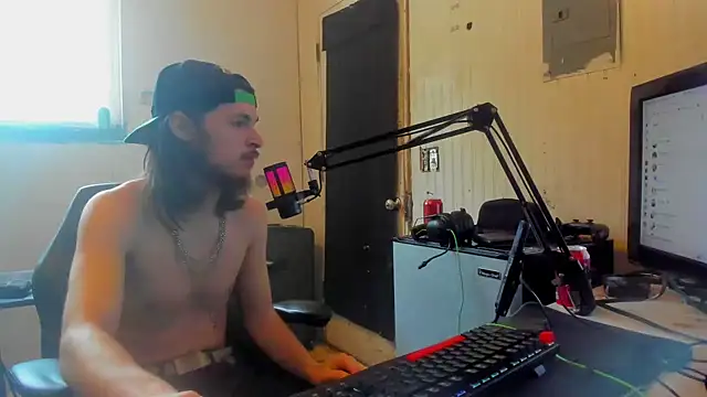 Snapshot of nuttyking2022 chatting on February 2025 06:06:01 PM nuttyking2022 online show from February 2025 06:06:01 PM