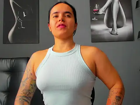 karlyjons12 online show from January 2026 04:10:01 PM