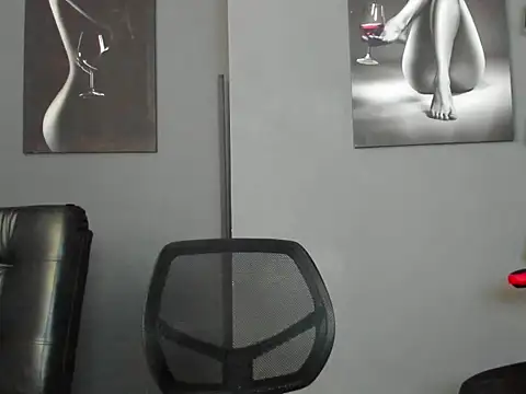 karlyjons12 online show from February 2026 12:09:01 PM