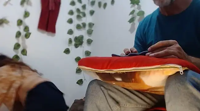 Snapshot of jeans_and_emma chatting on February 2025 11:09:01 PM jeans and emma online show from February 2025 11:09:01 PM