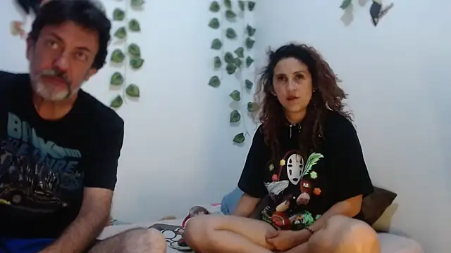 Snapshot of jeans_and_emma chatting on March 2025 01:58:01 AM jeans and emma online show from March 2025 01:58:01 AM