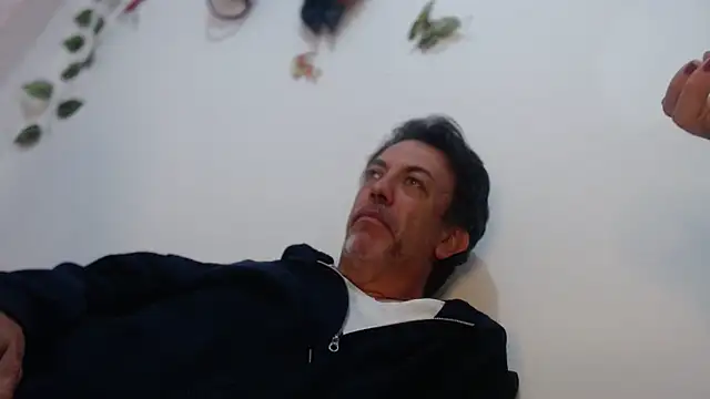 Snapshot of jeans_and_emma chatting on March 2025 04:17:02 AM jeans and emma online show from March 2025 04:17:02 AM