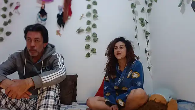 Snapshot of jeans_and_emma chatting on March 2025 10:24:01 AM jeans and emma online show from March 2025 10:24:01 AM