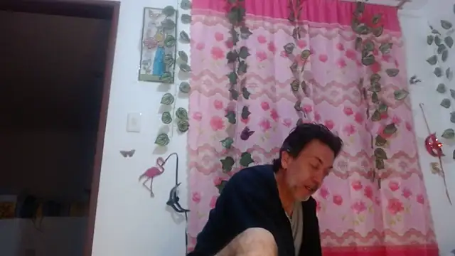 Snapshot of jeans_and_emma chatting on March 2025 01:25:02 AM jeans and emma online show from March 2025 01:25:02 AM