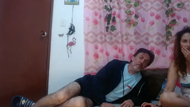 Snapshot of jeans_and_emma chatting on March 2025 02:14:02 AM jeans and emma online show from March 2025 02:14:02 AM