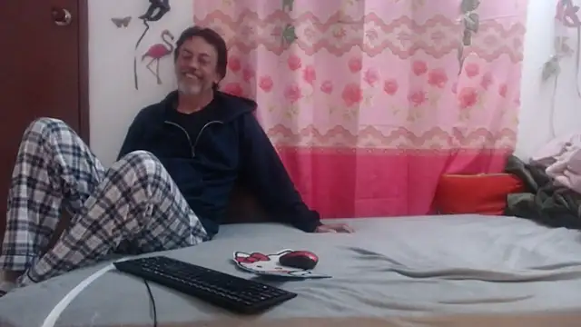 Snapshot of jeans_and_emma chatting on March 2025 08:32:01 AM jeans and emma online show from March 2025 08:32:01 AM