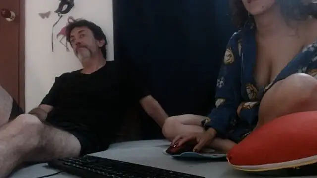 Snapshot of jeans_and_emma chatting on March 2025 03:47:01 AM jeans and emma online show from March 2025 03:47:01 AM