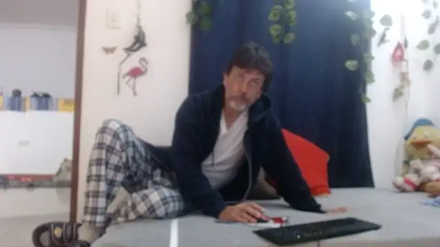 Snapshot of jeans_and_emma chatting on March 2025 12:04:02 AM jeans and emma online show from March 2025 12:04:02 AM