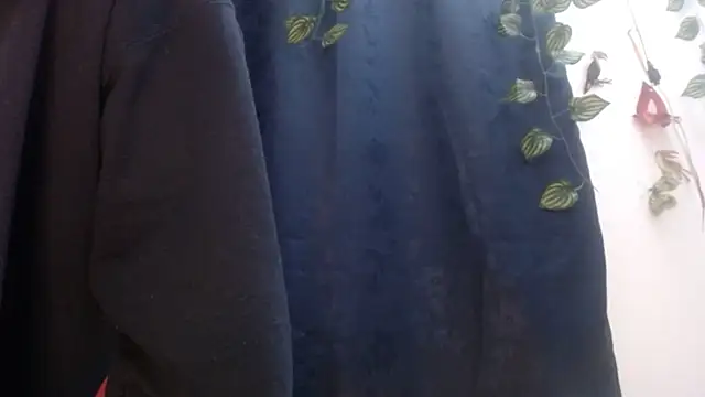 Snapshot of jeans_and_emma chatting on March 2025 11:21:02 AM jeans and emma online show from March 2025 11:21:02 AM