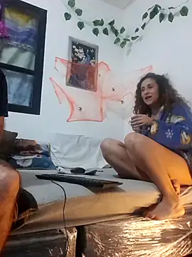 Snapshot of jeans_and_emma chatting on October 2025 11:59:02 PM jeans and emma online show from October 2025 11:59:02 PM