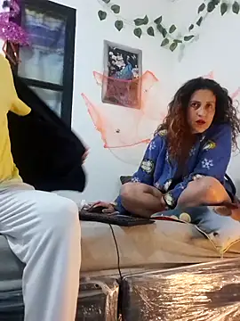 Snapshot of jeans_and_emma chatting on October 2025 12:26:01 AM jeans and emma online show from October 2025 12:26:01 AM