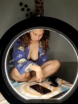 Snapshot of jeans_and_emma chatting on November 2025 02:21:01 AM jeans and emma online show from November 2025 02:21:01 AM