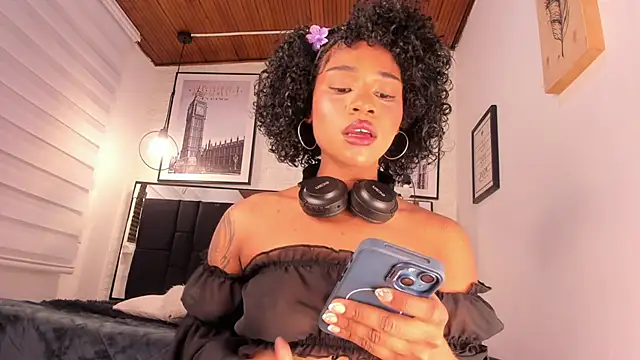 tylla  online show from November 2025 02:55:02 AM