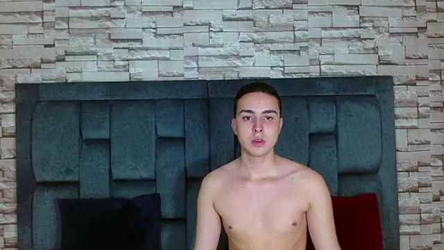 angel holguin22 online show from February 2025 04:04:01 PM